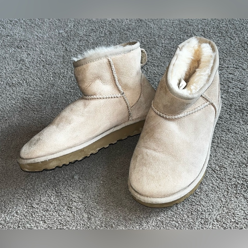 UGG Women’s size 5 Cream Colored Boots